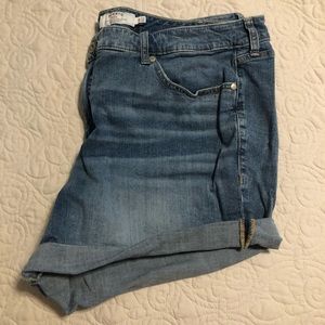 Torrid Denim Shorts Size 24 🔥LIKE NEW🔥
